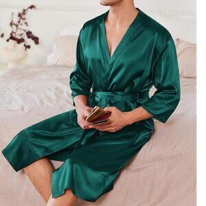 Men’s Green Lightweight Silky Satin Robe Kimono Bathrobe 3/4 Sleeve with Pockets